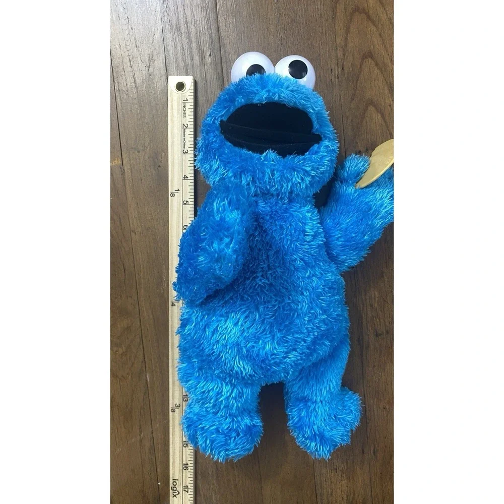Hasbro 2017 Sesame Street FEED ME Cookie Monster Talking/Laughing Plush - CUTE!!